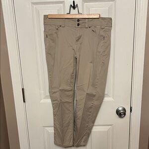 Woman’s Tommy Bahama Denim pants
